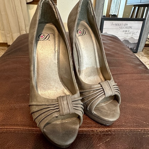 Peep toe stilettos​​​ - Picture 2 of 3